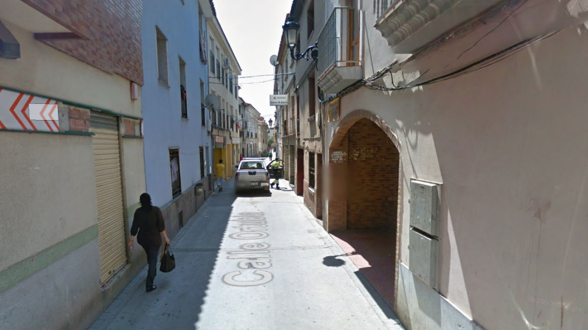La calle Ortubia de la localidad zaragozana La Almunia de Doña Godina donde un anciano entró en su casa incendiada pensando que su mujer estaba dentro.