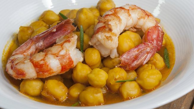 garbanzos con langostinos