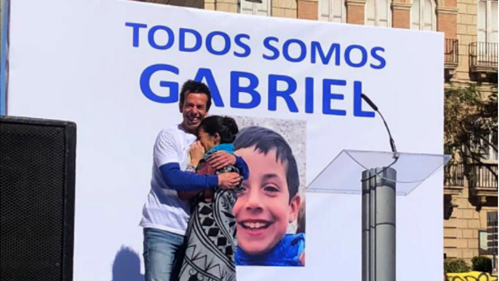Los padres de Gabriel Cruz, el niño desaparecido en Níjar, en la concentración de Almería.