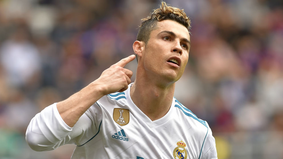 Cristiano Ronaldo celebra su primer gol al Eibar. (AFP)