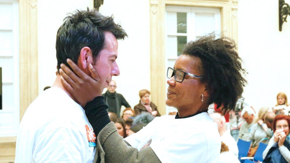 La presunta asesina, Ana Julia Quezada, con el padre de Gabriel (Foto: Efe)