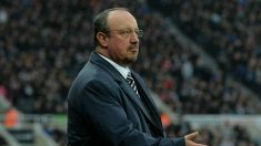 Rafa Benítez durante un partido en la Premier (Getty)