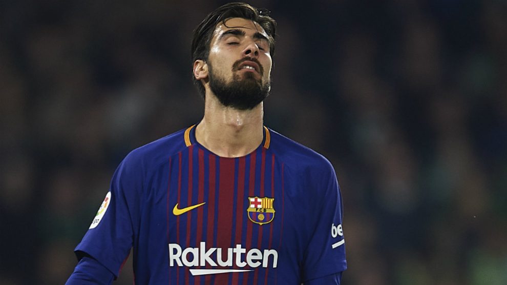 André Gomes se lamenta en un partido con el Barça. (Getty)
