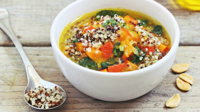 sopa de verduras con quinoa