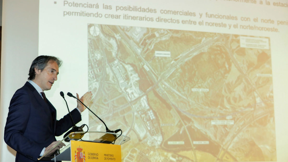 El ministro de Fomento Iñigo de la Serna, durante su intervención en la presentación del proyecto de ampliación de la estación de Madrid-Puerta de Atocha. (Foto: Efe/ FERNANDO ALVARADO)