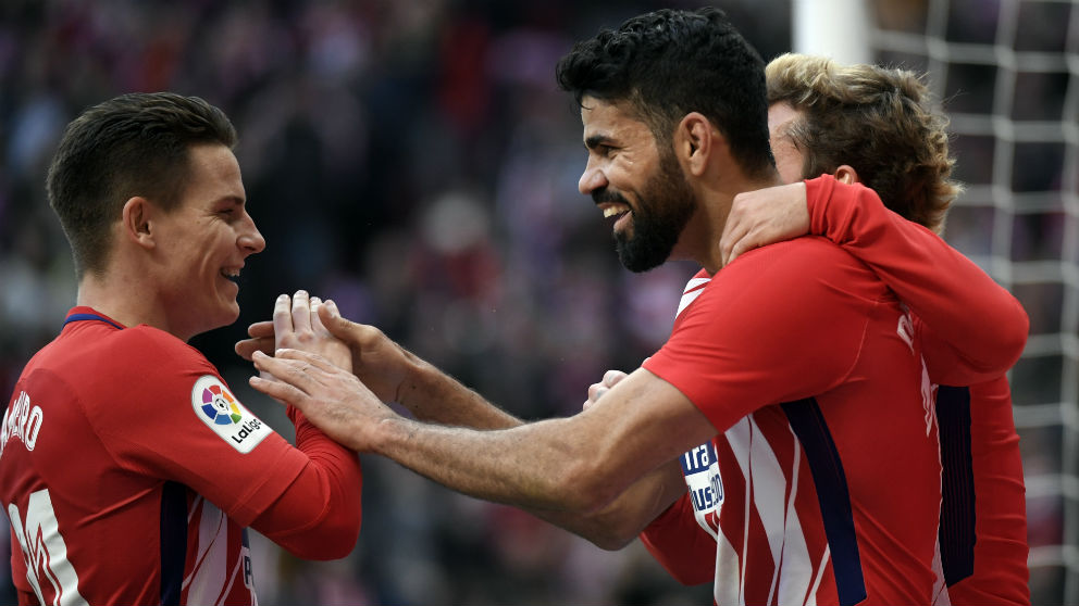 Gameiro y Diego Costa celebran un gol con el Atlético de Madrid. (AFP)