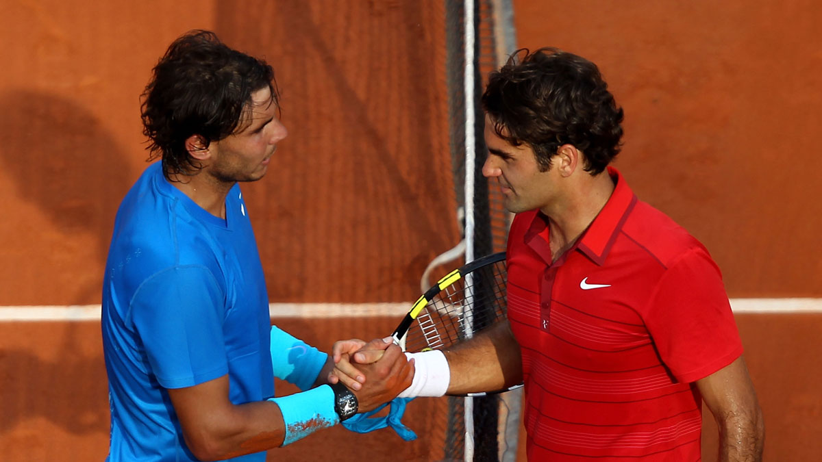 Nadal-y-Federer-se-saludan-en-el-último-enfrentamiento-entre-ambos-en-Roland-Garros,-la-final-de-2011-(Getty)