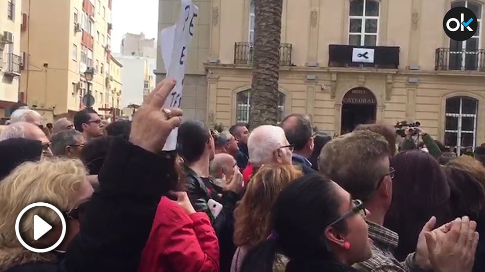 Los asistentes al funeral del pequeño Gabriel han proclamado su desacuerdo con la posible derogación de la prisión permanente revisable