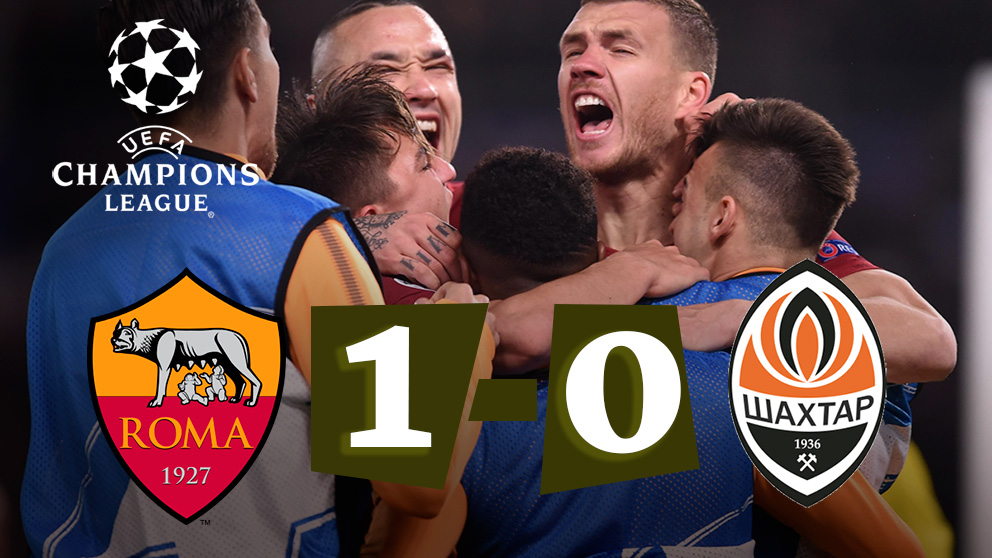 Los jugadores de la Roma celebran el gol frente al Shakhtar.