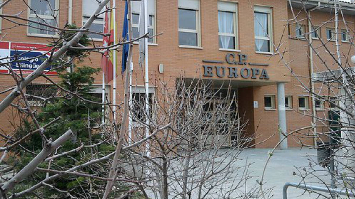 Entrada principal del colegio Europa de Pinto (Madrid), dónde se investiga un caso de posible intento de secuestro de un menor.