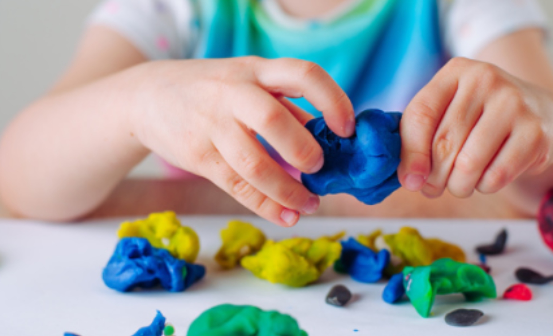 Libro sensorial para bebés: cómo hacerlo en casa con reciclaje creativo