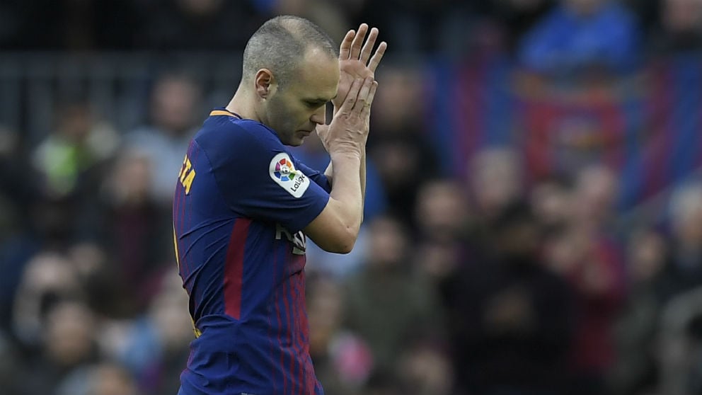 Iniesta, en un partido en el Camp Nou. (AFP)