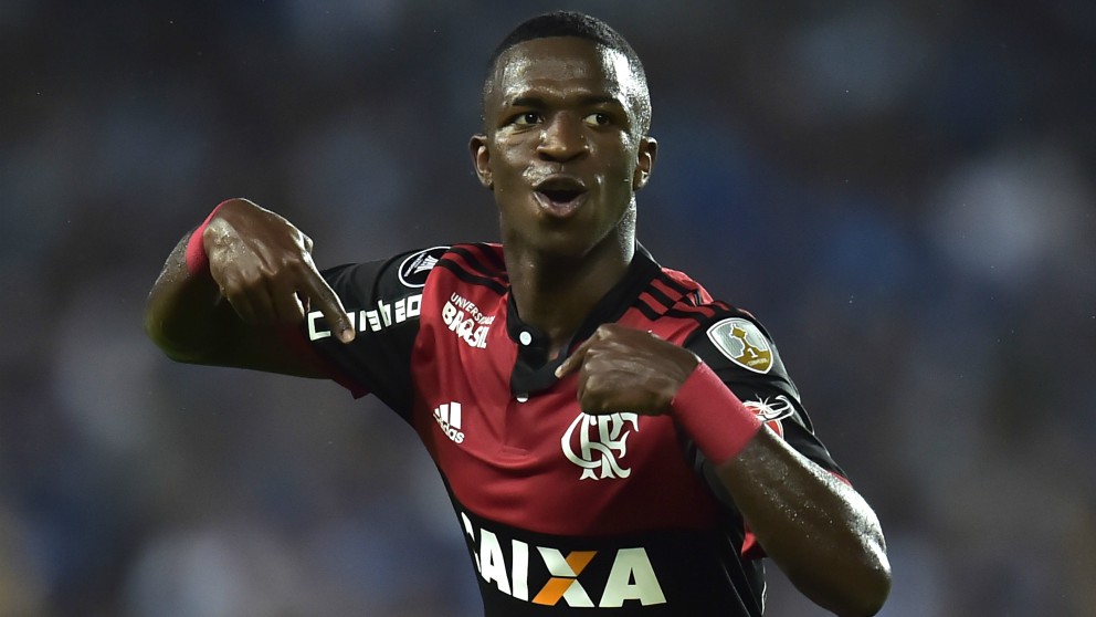 Vinicius celebra uno de sus goles al Emelec. (AFP)