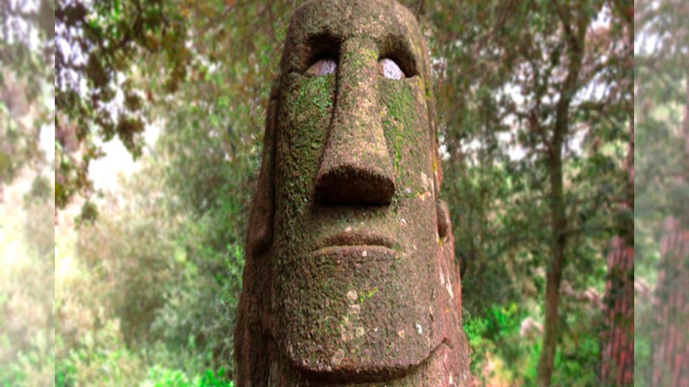 En el bosque de Orrius hay esculturas talladas en piedra de las que nadie sabe quién las esculpió ni con qué motivo…