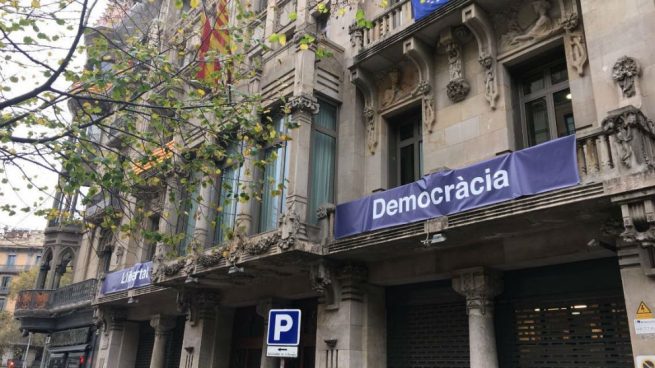 Societat Civil prepara otra “gran manifestación” en Barcelona para el 18-M Generalitat-fachada-155-655x368