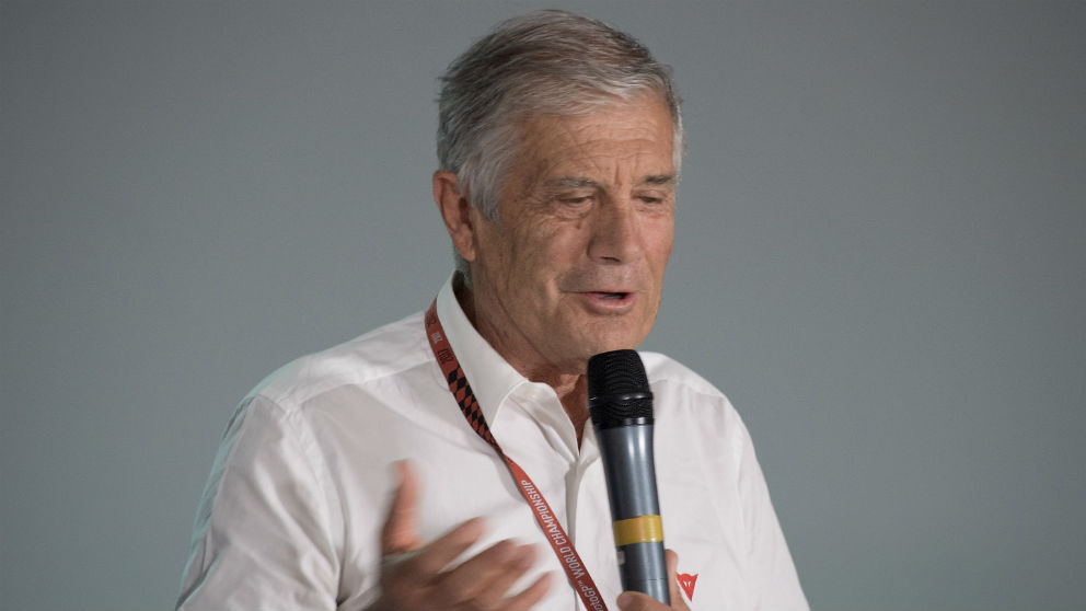 Giacomo Agostini ha opinado que el mundial 2018 de MotoGP será una repetición del que vimos el año pasado, otorgando todo el favoritismo a Marc Márquez y a Andrea Dovizioso. (Getty)