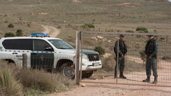 La Guardia Civil custodia la finca de Rodalquilar, en Níjar (Almería), en la que se está inspeccionando el pozo en el que supuestamente Ana Julia Quezada ocultó el cuerpo de Gabriel Cruz. Foto: EFE