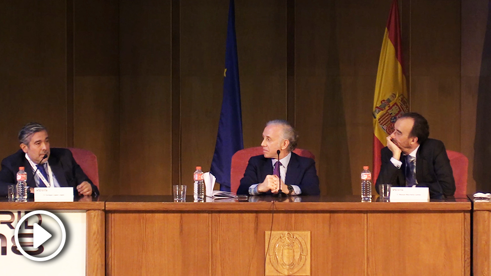 El magistrado Enrique López, el director de OKDIARIO, Eduardo Inda y el presidente de la Sala Segunda del Tribunal Supremo, Manuel Marchena, en el World Summit Detectives WSD 2018.