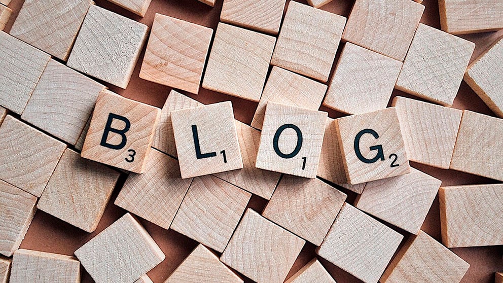 Julio Cabrero define blogosfera como “un sistema virtual en el que se establecen comunidades de weblogs, categorizados temáticamente o por perfiles de interés”