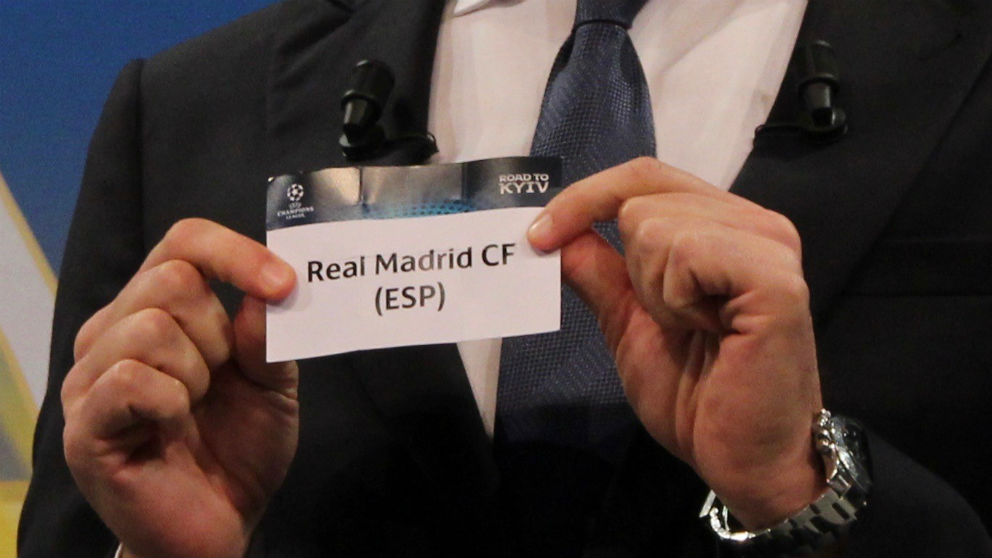 Shevchenko sacó la bola del Real Madrid. (AFP)
