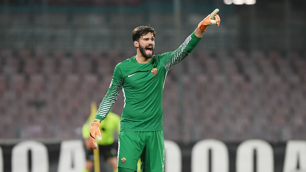 Alisson durante un partido con la Roma (Getty)