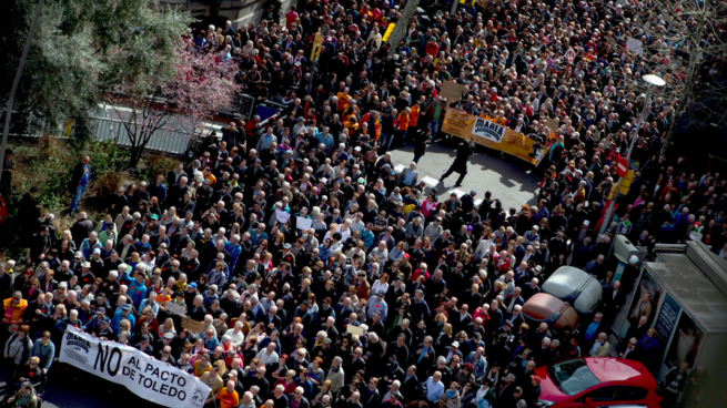 Cerca de 30.000 personas se han manifestado por unas «pensiones dignas» en Barcelona