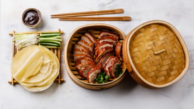 Pato laqueado a la pekinesa: un manjar de la cocina china