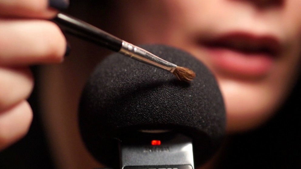El ASMR produce un hormigueo que generalmente comienza en la cabeza y cuero cabelludo.