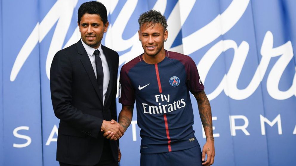 Neymar y Al Khelaifi, el día de su presentación.