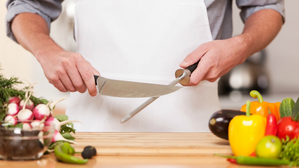 Cómo afilar tus cuchillos en casa de forma fácil con estos pasos