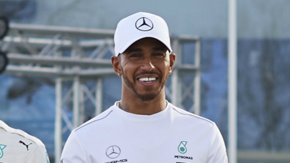 La renovación de Lewis Hamilton le va a salir cara a Mercedes, que deberá pagar 45 millones de euros por cada una de las dos temporadas por las que firmará el piloto británico. (getty)