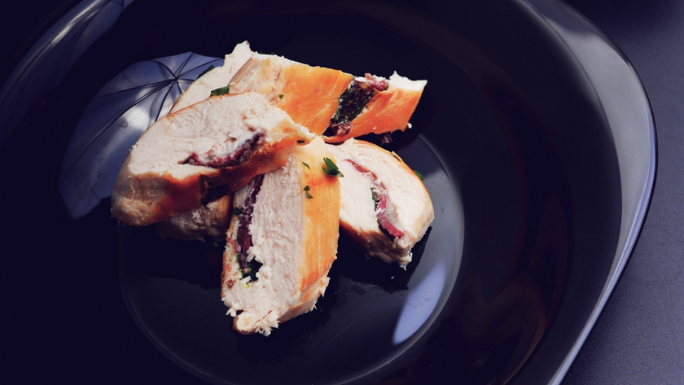 Receta de pechuga de pavo rellena jugosa y saludable.
