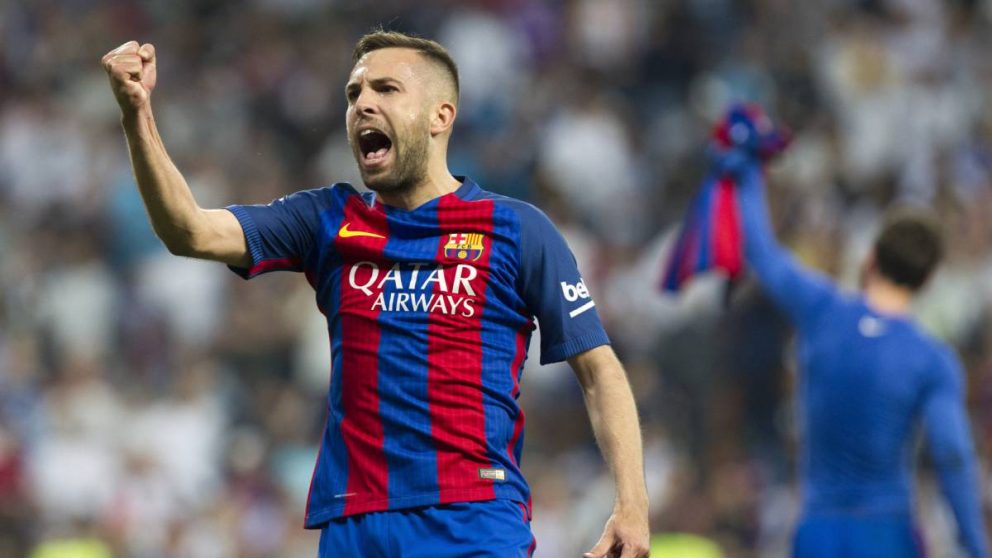 Jordi Alba celebra un triunfo del Barça en el Bernabéu. (AFP)