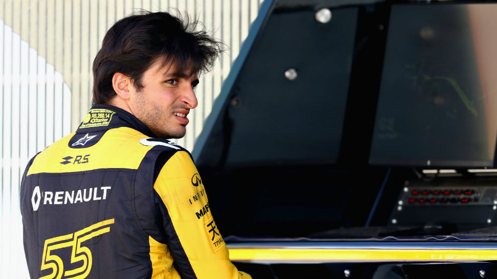 Carlos Sainz acabó con el gesto torcido en Australia. (Getty)