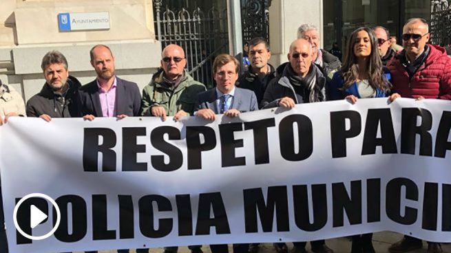 Almeida apoya la concentración de policías municipales que protestan contra Carmena ?>