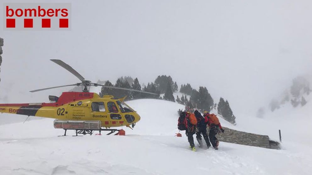 Rescate de la víctima de un alud en el Valle de Arán.(Foto: Bomberos de Cataluña)