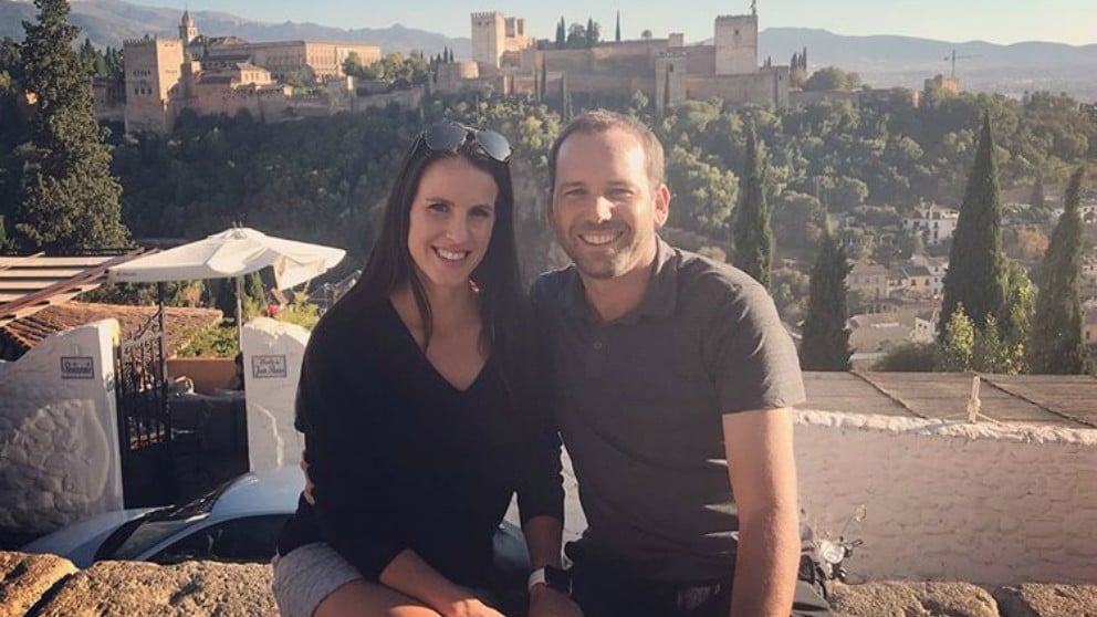 El golfista SErgio García y su esposa comparten su primera foto en familia junto a su hija