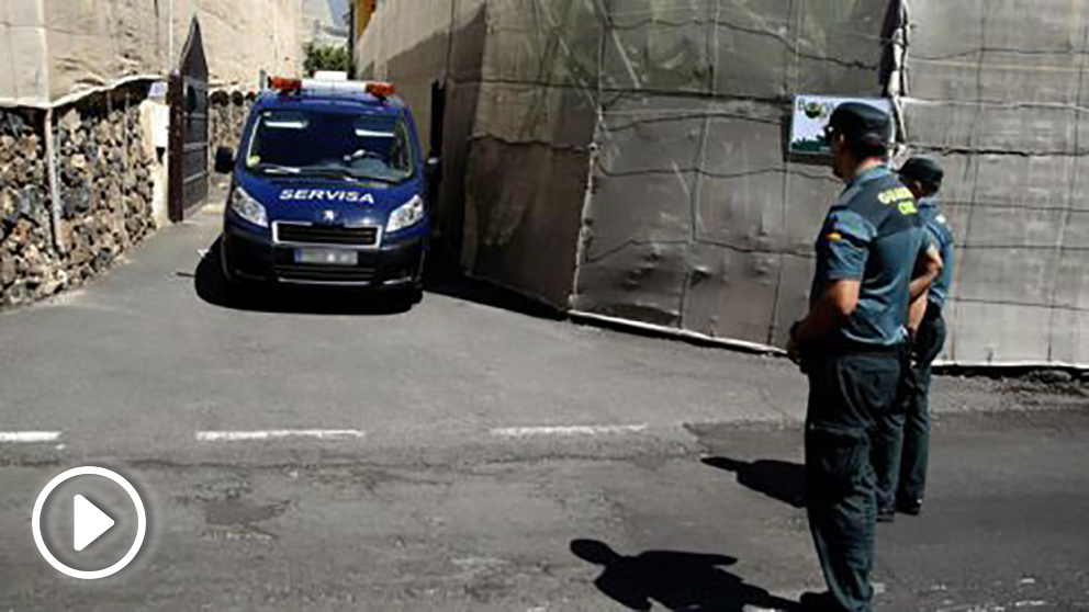 La Guardia Civil investiga el triple asesinato de Tenerife. Foto: EFE