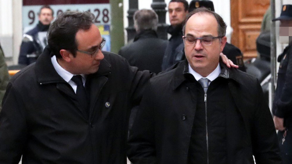 Josep Rull y Jordi Turull a su llegada al Tribunal Supremo en una imagen de archivo. (Foto: EFE)