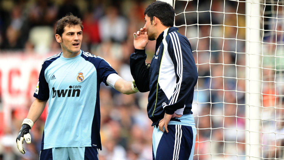 Adán y Casillas en el Real Madrid. (AFP)