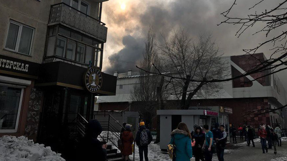 Incendio en un centro comercial en Siberia.