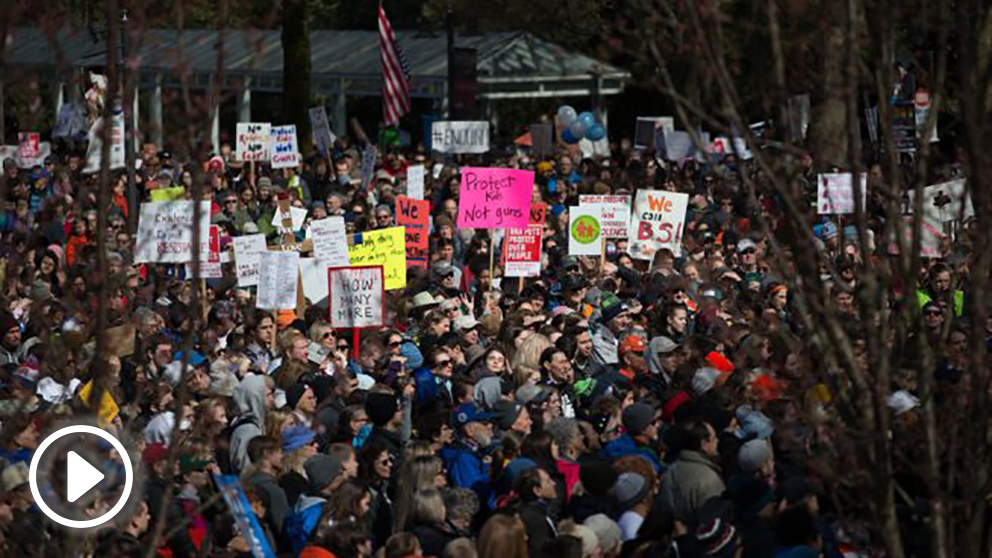 Marcha reclamando medidas contra las armas en Washington (Foto: AFP)