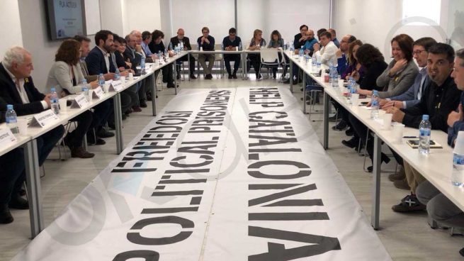 Alcaldes independentistas se reúnen en Barcelona y piden «libertad para los presos políticos»