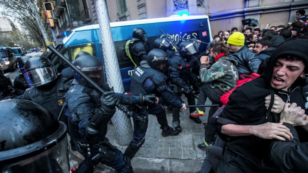 Disturbios independentistas en Barcelona (Foto:Twitter)