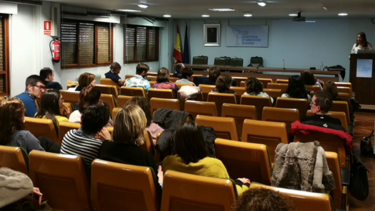 A.M.A. participa en las jornadas de formación del Colegio Oficial de Farmacéuticos de Asturias (Foto: A.M.A.)