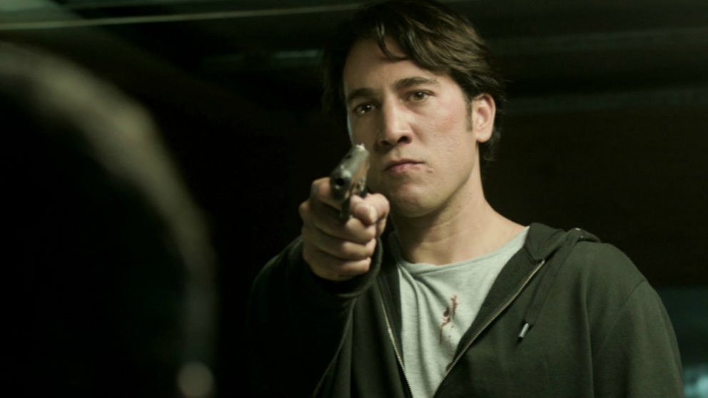 Miguel y El Chatarrero a punta de pistola en ‘Apaches’