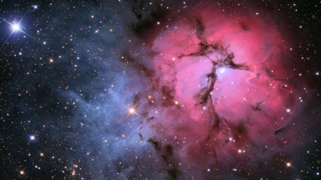 La nebulosa Trífida (también conocida como Messier 20 y NGC 6514) es una región H II en la constelación de Sagitario.