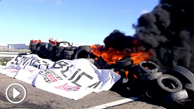 Más de un centenar de manifestaciones montaron barricadas para cortar la A-2 en dirección Barcelona ?>