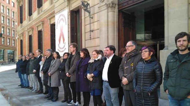 La presidenta de Navarra Uxue Barcos se suma a las protestas de los golpistas contra la Justicia