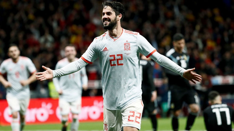 Isco celebra un gol con España. (EFE)